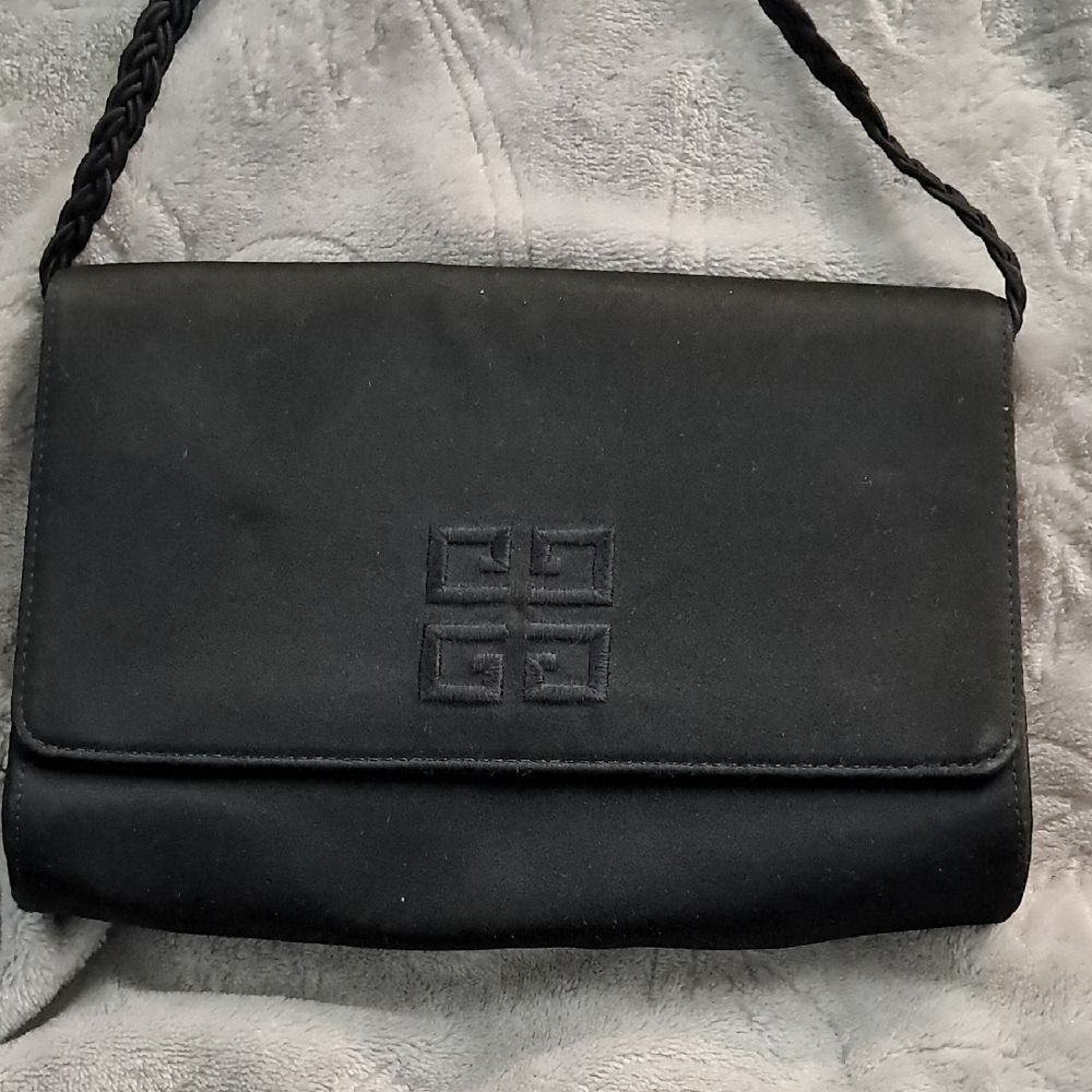 MAKE AN OFFER✨️Givenchy Black Women's Bag